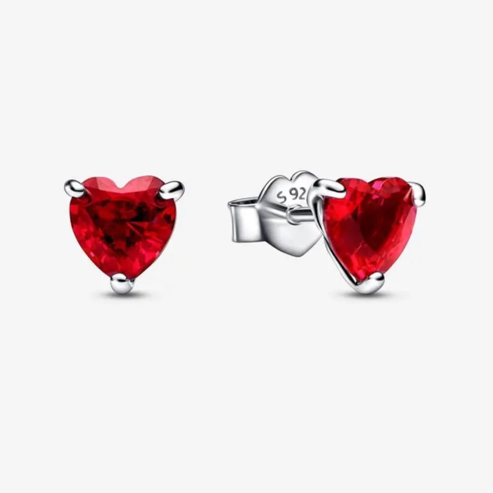 RED HEART STUD EARRINGS